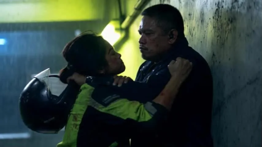 Cold open: the enforcer Tano pins Lia against a stairwell wall while she grips her helmet